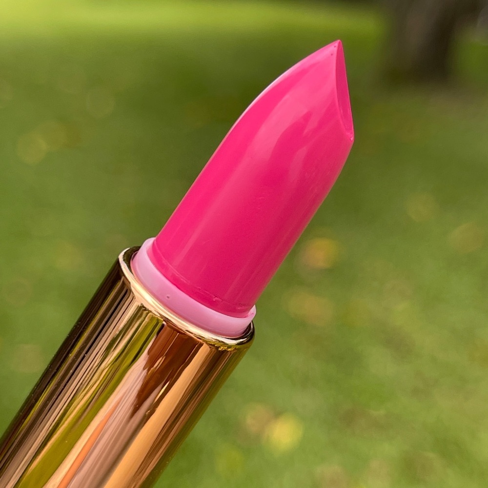 YENSA Super 8 Vibrant Silk Lipstick In Charm (Pink)